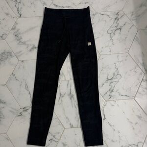 Vuori Daily Black Camo Leggings XS